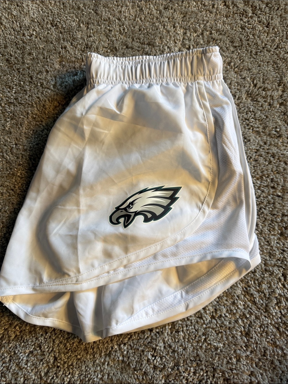 BRAND NEW Never Worn Nike White Women’s Philadelphia Eagles Athletic Shorts - Picture 4 of 4